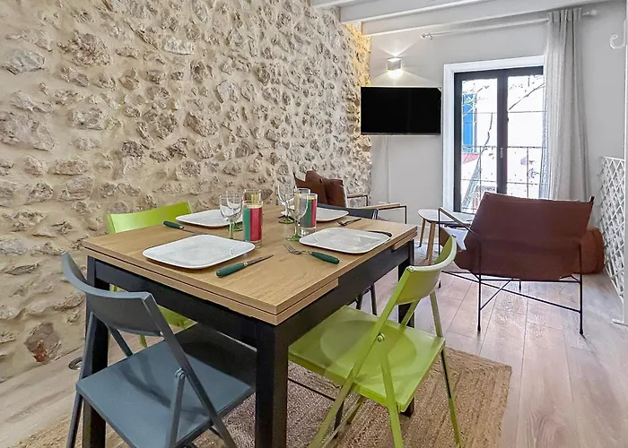 T3 Atypique Au Coeur Du Village, Plages A 10 Min Лёкат