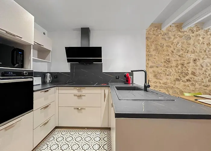 T3 Atypique Au Coeur Du Village, Plages A 10 Min * Лёкат