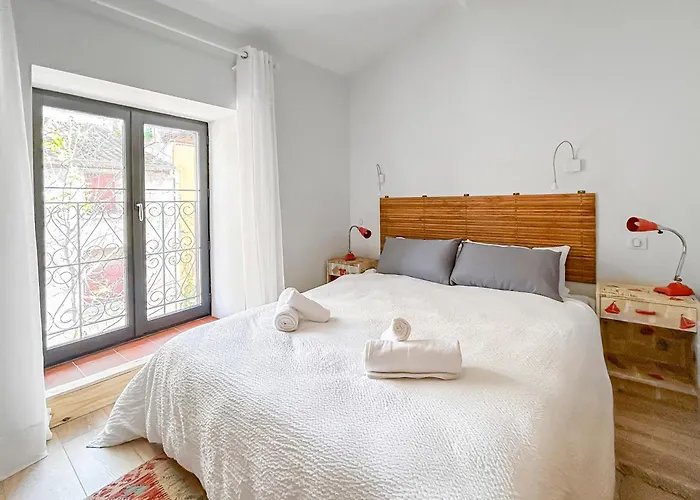 T3 Atypique Au Coeur Du Village, Plages A 10 Min * Лёкат