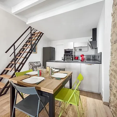 T3 Atypique Au Coeur Du Village, Plages A 10 Min Apartman