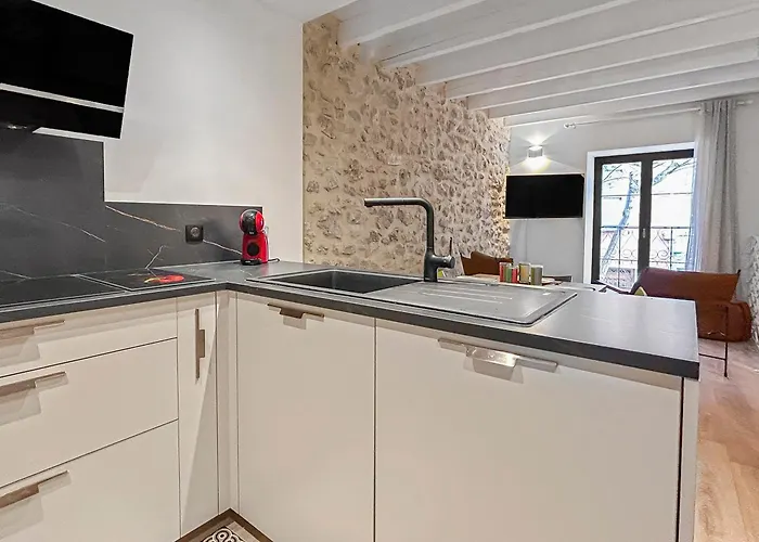 T3 Atypique Au Coeur Du Village, Plages A 10 Min *